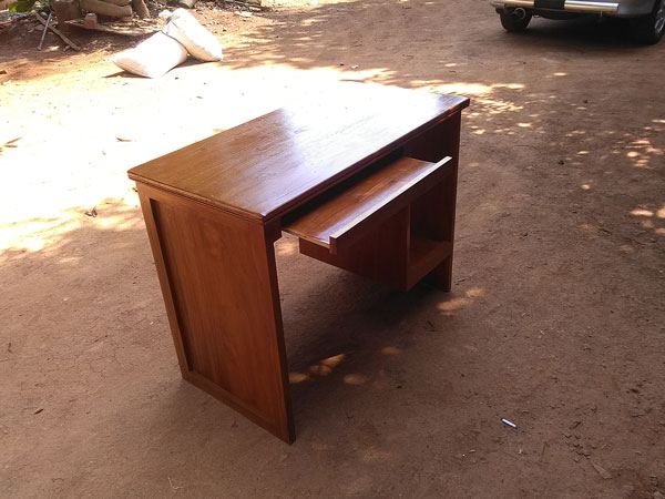 meja komputer jati