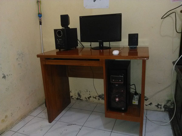 meja komputer jati